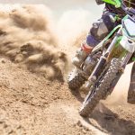 山を走るタイヤ